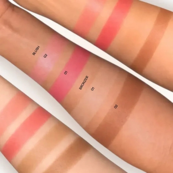 Claresa DENIM COLLECTION Bouncy Blush Sprężysty róż 01 Rosy Apricot 10 g